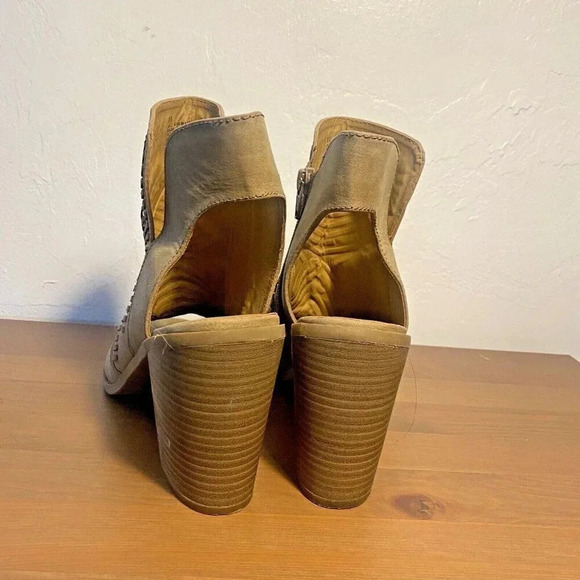 Universal Thread Edwina Open Toe Block Heel Booties Taupe Color Women's sz 11 - Picture 4 of 10